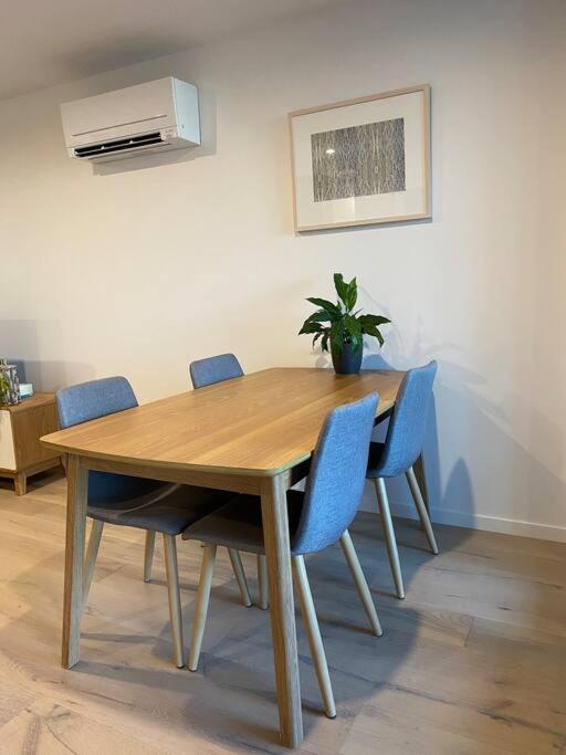 Central Canberra City Apartment With Study And Full Amenities Including Parking ภายนอก รูปภาพ